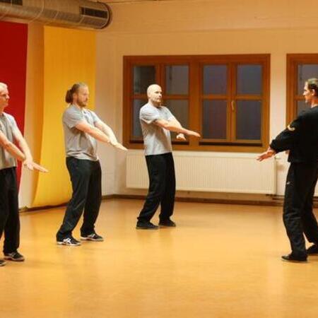 Formentraining von einer Gruppe von Männern