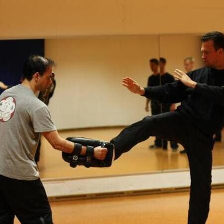 Schlagkissentraining von zwei Personen