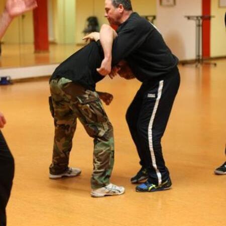 Training | Abwehr gegen einen Messer- oder Stockangriff